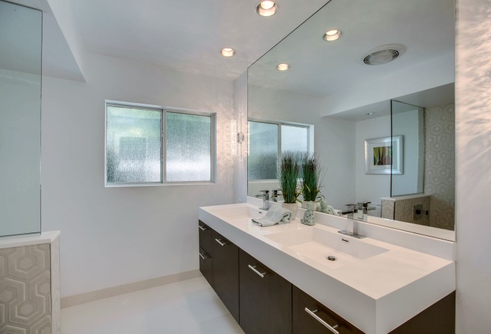 Peak Hall Bath